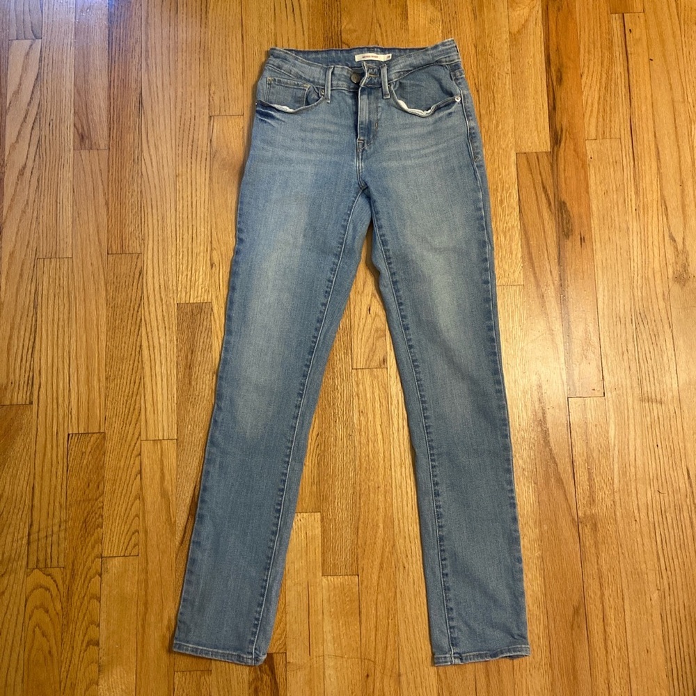 Levi’s mid rise skinny jeans